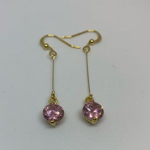 NEW Gold w pink round rhinestone delicate dangle earrings